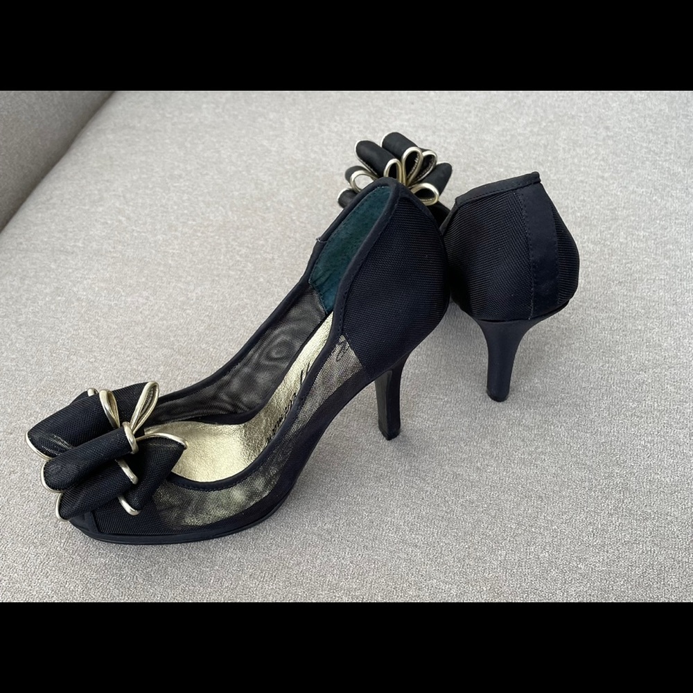 Elegant Beverly Feldman Shoes~Heels Size 6